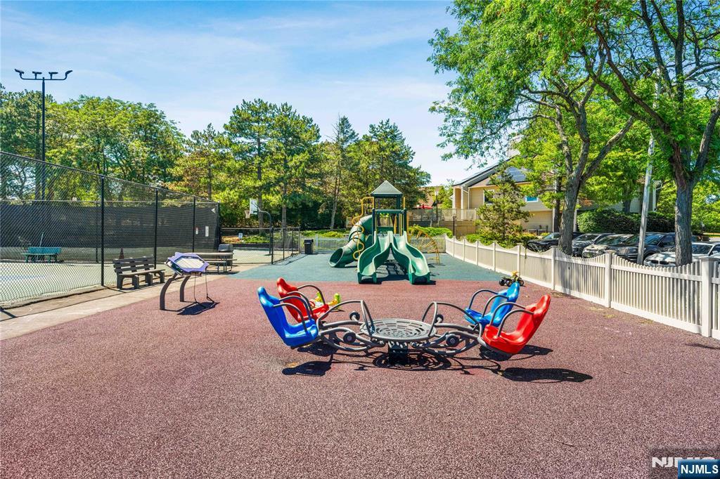 261 Sunset Key Secaucus, NJ 07094 - Photo 34 of 35