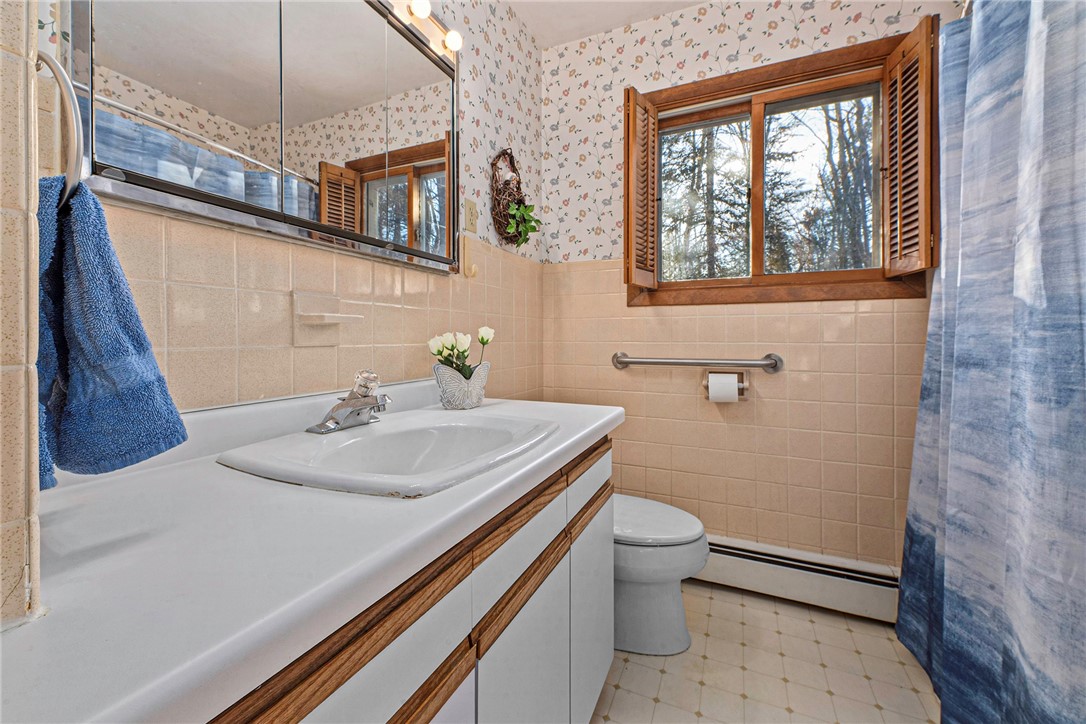 431 Spring Lake Road Rhinelander, WI 54501 - Photo 14 of 38 main level bath
