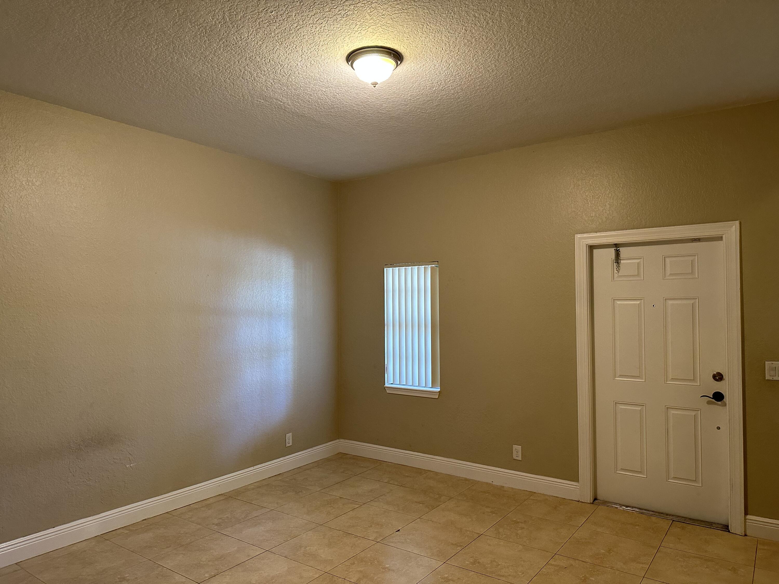 724 Southwest 1st Avenue Pompano Beach, FL 33060 - Photo 3 of 20 IMG_1620