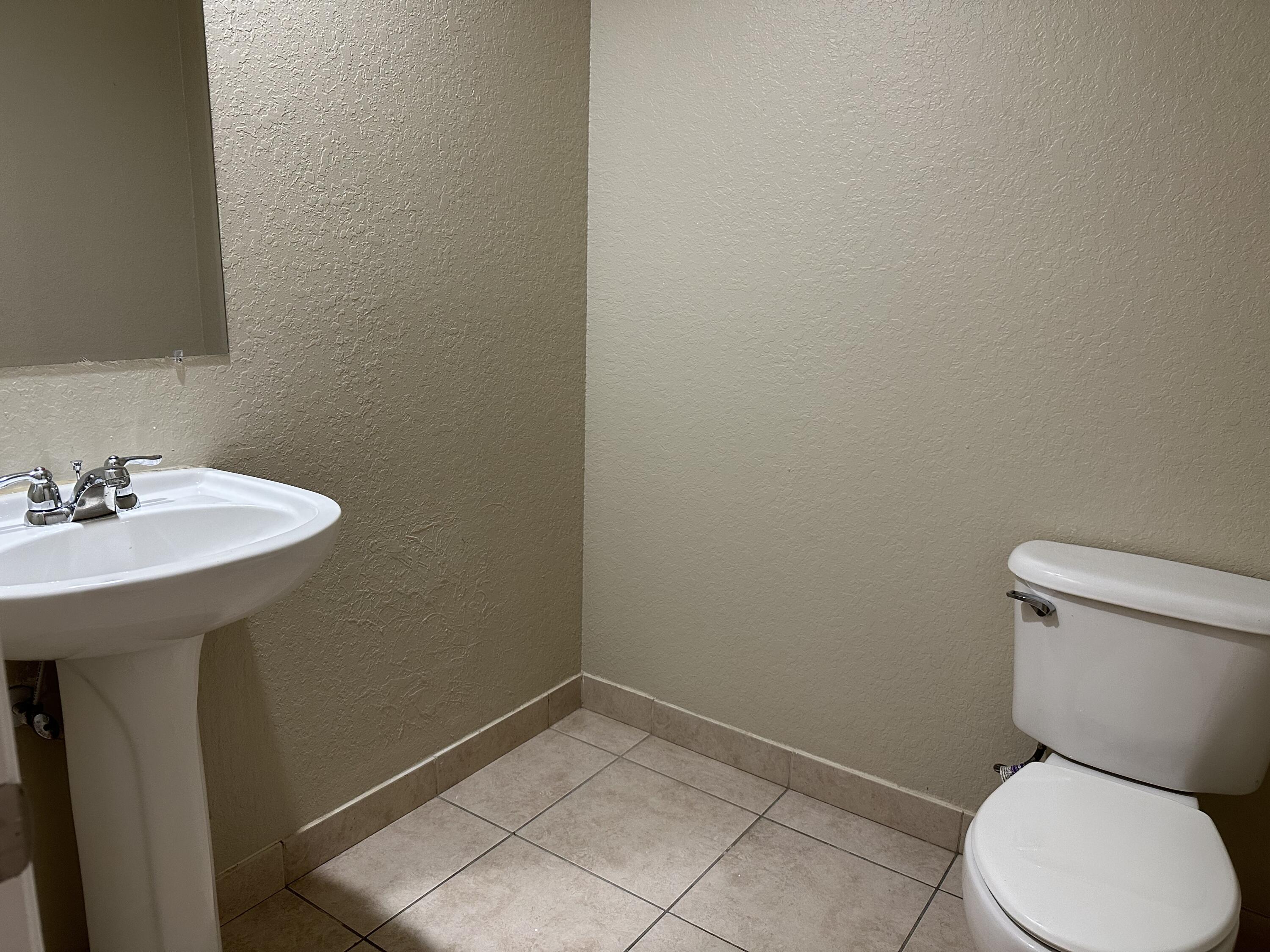 724 Southwest 1st Avenue Pompano Beach, FL 33060 - Photo 5 of 20 IMG_1618
