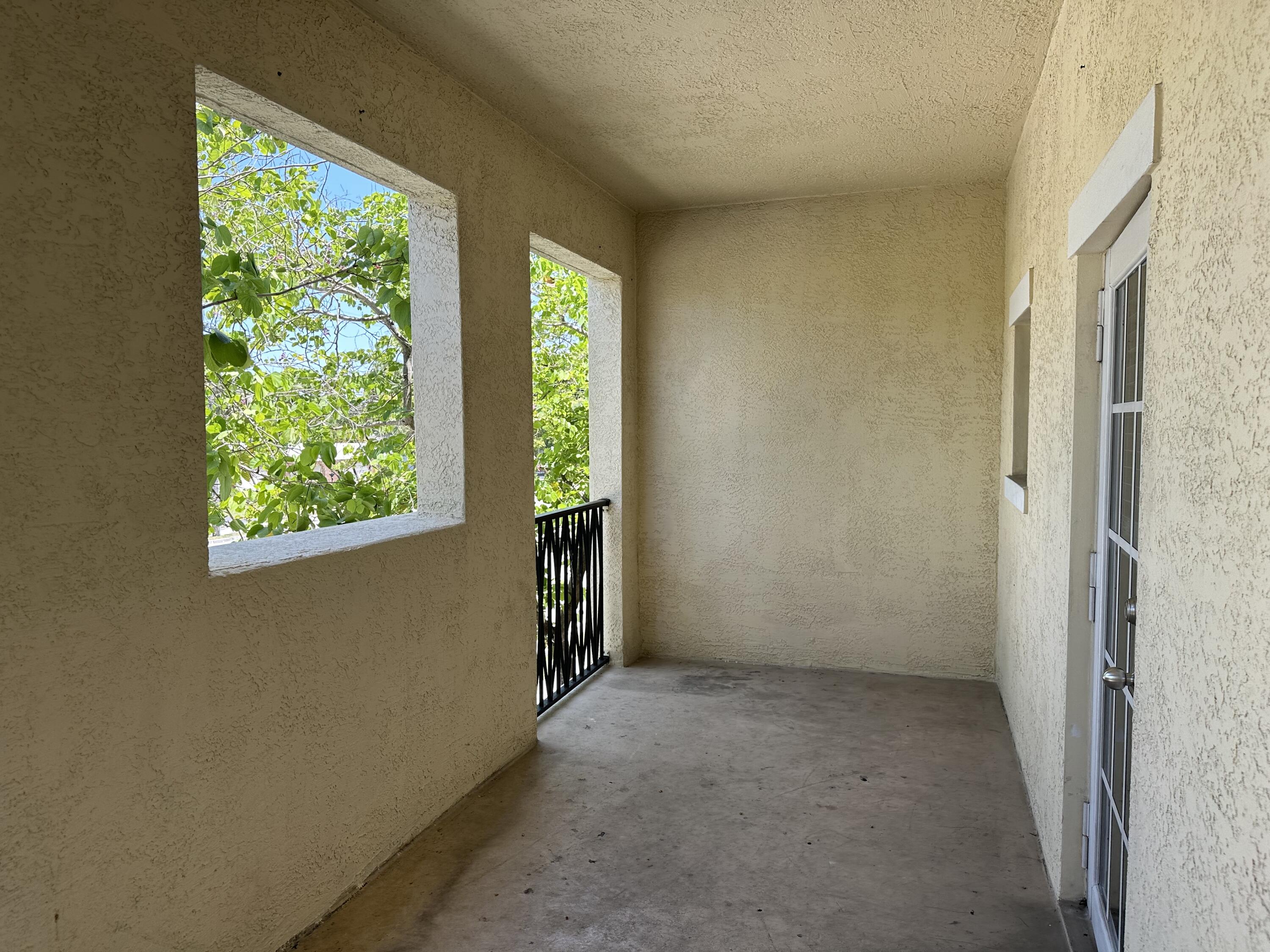 724 Southwest 1st Avenue Pompano Beach, FL 33060 - Photo 10 of 20 IMG_1636