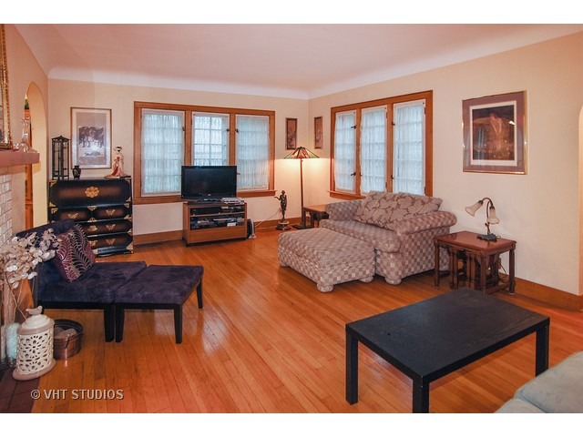 301 Northwood Road Riverside, IL 60546 - Photo 3 of 15