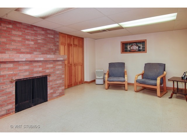 301 Northwood Road Riverside, IL 60546 - Photo 10 of 15