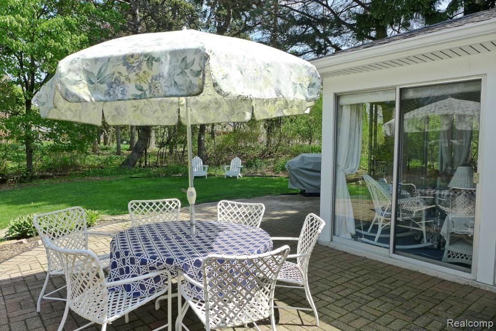 909 Rock Spring Road Bloomfield Hills, MI 48304 - Photo 17 of 21 Patio View