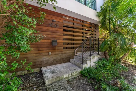 $2,499,000 | 1525 Bay Road, Miami Beach, FL 33139