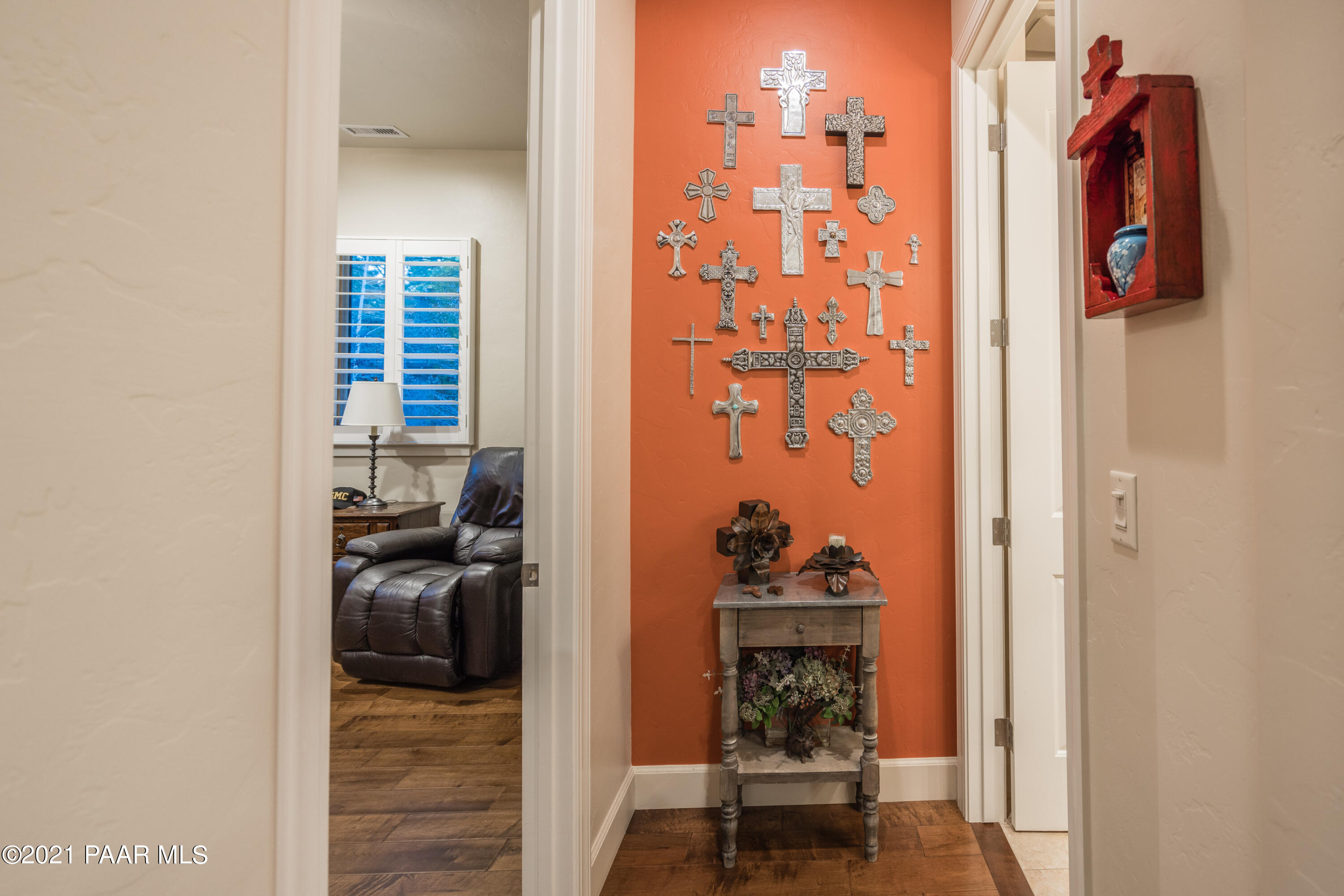 1682 Stable Rock Road Prescott, AZ 86303 - Photo 39 of 73 039_Hallway