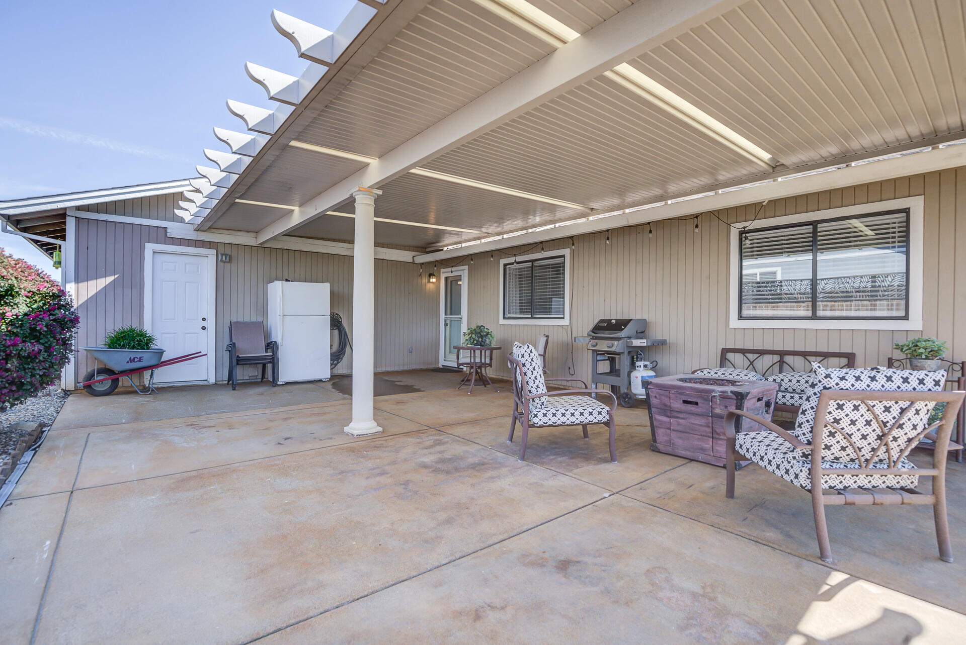 11326 Puffin Way Redding, CA 96003 - Photo 24 of 34 a outdoor space with lots of tables and chairs