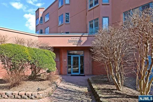 $688,000 | 307 Jefferson Court, Edgewater, NJ 07020