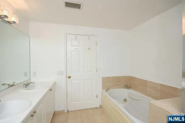 $688,000 | 307 Jefferson Court, Edgewater, NJ 07020