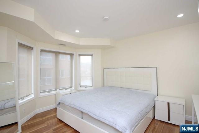 307 Jefferson Court Edgewater, NJ 07020 - Photo 22 of 36 a large white bed in a white room