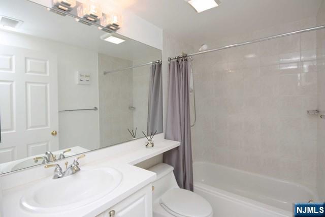 307 Jefferson Court Edgewater, NJ 07020 - Photo 23 of 36 a bathroom with a sink toilet and shower