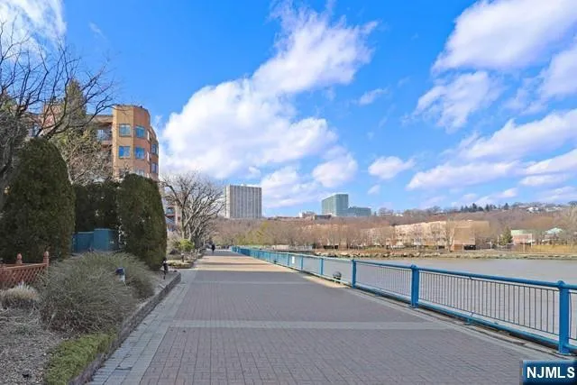 $688,000 | 307 Jefferson Court, Edgewater, NJ 07020