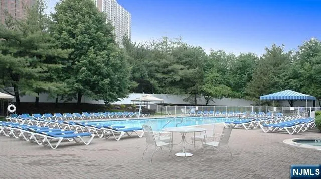 $688,000 | 307 Jefferson Court, Edgewater, NJ 07020