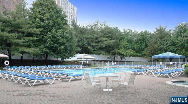 307 Jefferson Court Edgewater, NJ 07020 - Photo 30 of 36 a view of a chair and table on the terrace