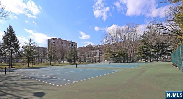 307 Jefferson Court Edgewater, NJ 07020 - Photo 31 of 36 a view of a tennis court