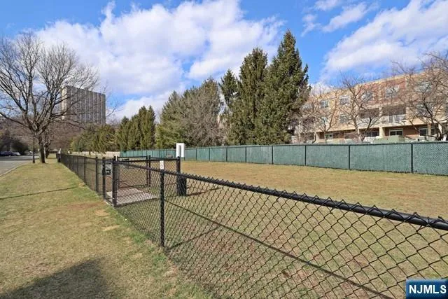 $688,000 | 307 Jefferson Court, Edgewater, NJ 07020