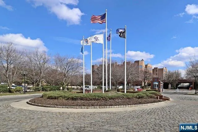 $688,000 | 307 Jefferson Court, Edgewater, NJ 07020