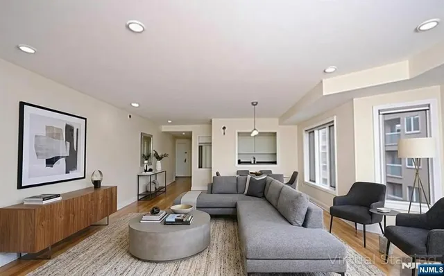 $688,000 | 307 Jefferson Court, Edgewater, NJ 07020