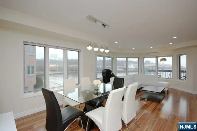 $688,000 | 307 Jefferson Court, Edgewater, NJ 07020