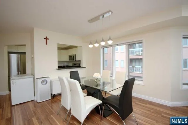 $688,000 | 307 Jefferson Court, Edgewater, NJ 07020