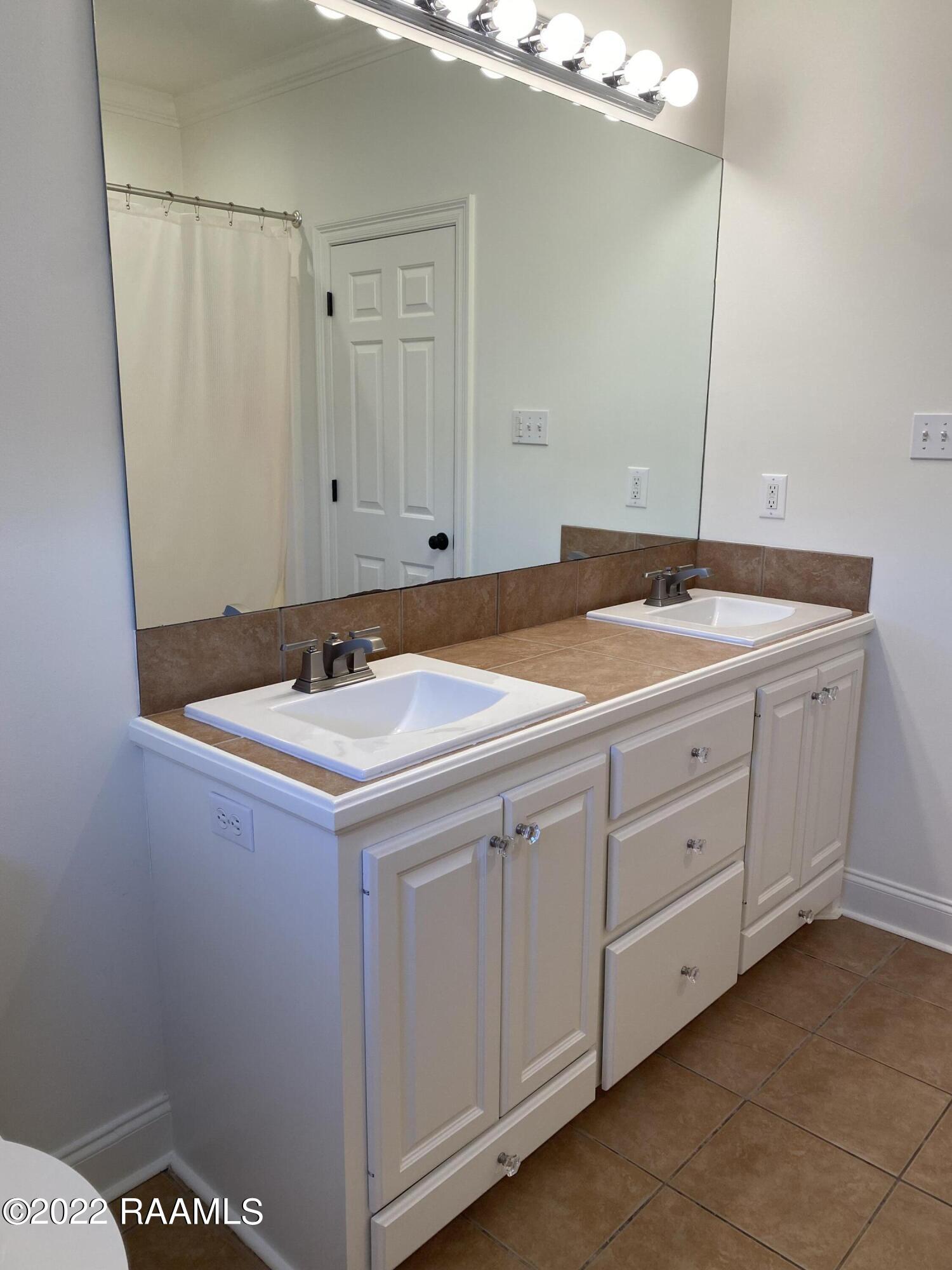 111 Ocho Rios Lane Scott, LA 70583 - Photo 7 of 10 Master Bathroom