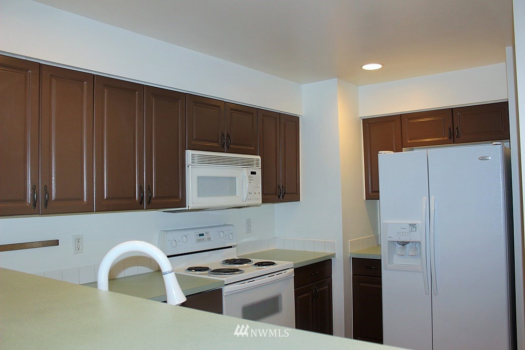 21616 9th Avenue Southeast, Unit C102 Bothell, WA 98021 - Photo 5 of 10