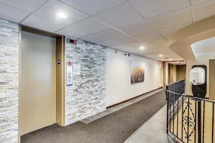 2500 Windsor Mall, Unit 2D Park Ridge, IL 60068 - Photo 3 of 13 a view of a hallway with workspace