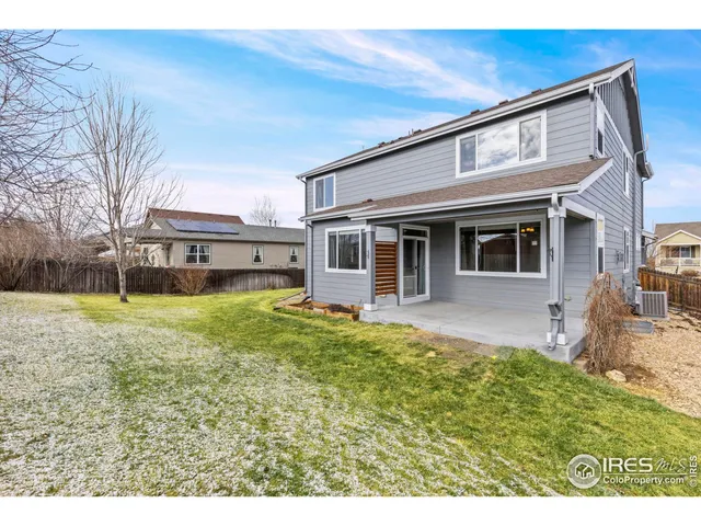 a view of a yard in front of house