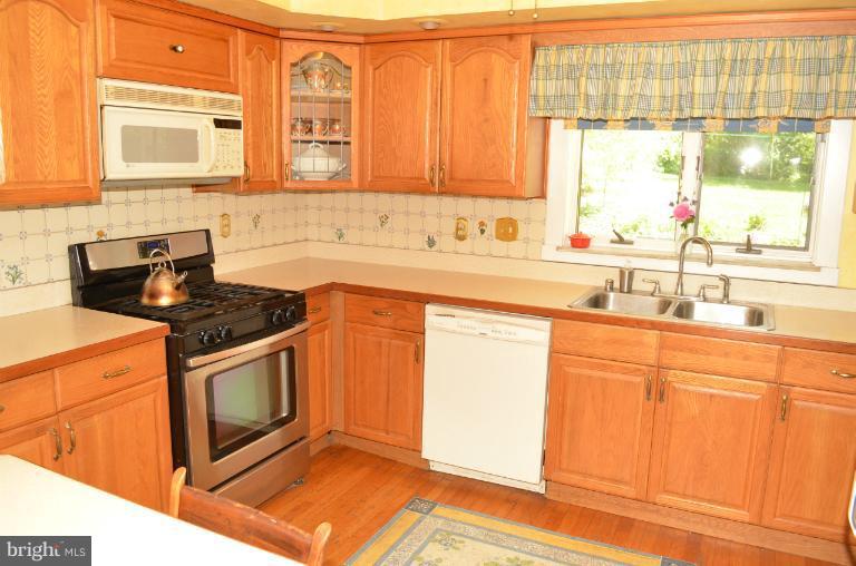 507 Stamford Road Baltimore, MD 21229 - Photo 2 of 23 Kitchen