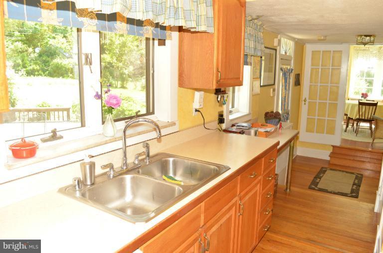 507 Stamford Road Baltimore, MD 21229 - Photo 18 of 23 Kitchen