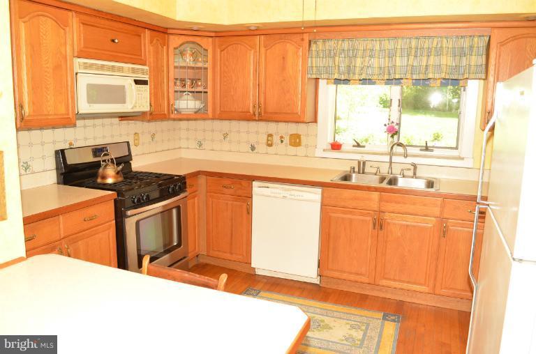 507 Stamford Road Baltimore, MD 21229 - Photo 6 of 23 Kitchen