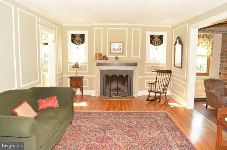 507 Stamford Road Baltimore, MD 21229 - Photo 9 of 23 Family Room