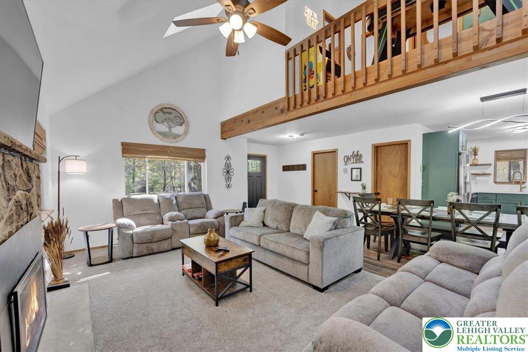 159 Oak Place Blakeslee, PA 18610 - Photo 2 of 29