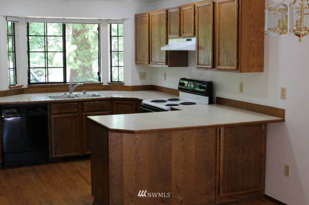 20030 99th Court Northeast Bothell, WA 98011 - Photo 4 of 17 Gallery Image 4