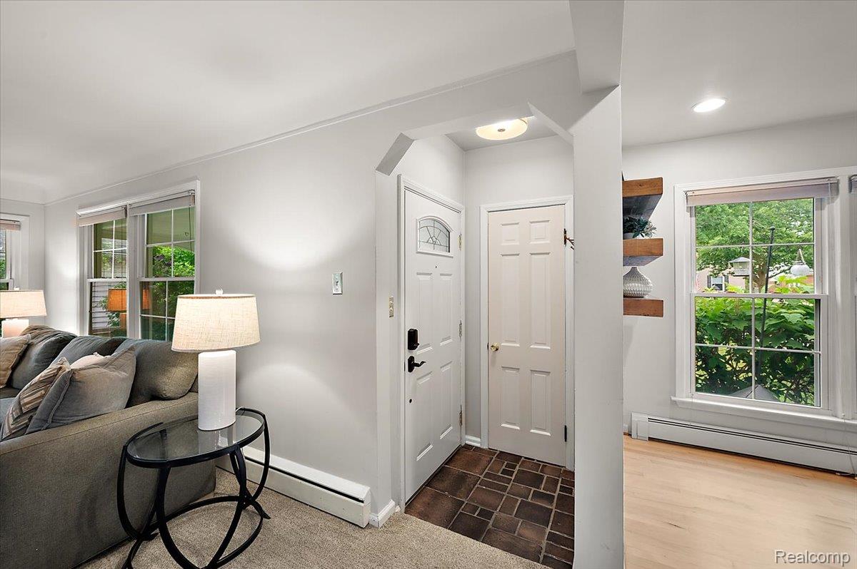 4403 Amherst Road Royal Oak, MI 48073 - Photo 5 of 60 Foyer