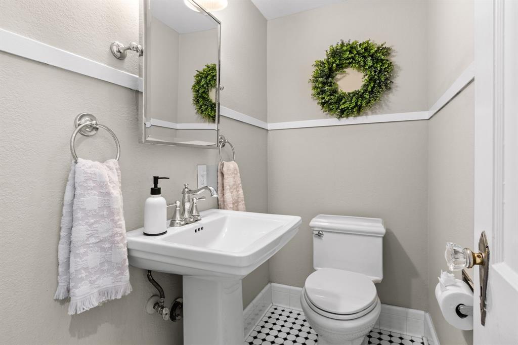 2815 Cumberland Avenue Waco, TX 76708 - Photo 19 of 40 a bathroom with a toilet sink and mirror
