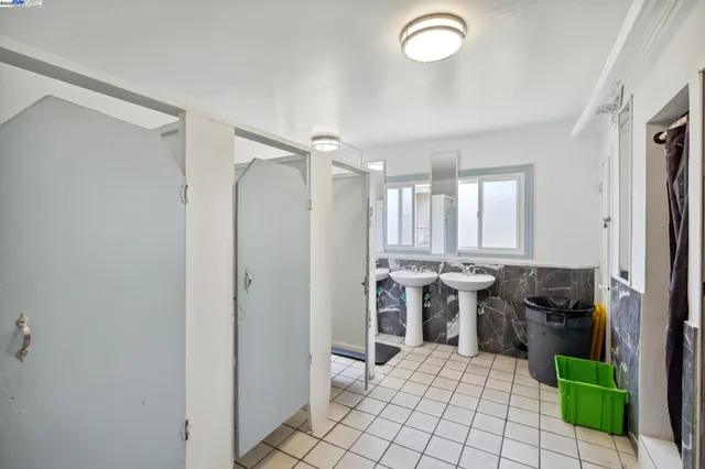 a view of a storage & utility room