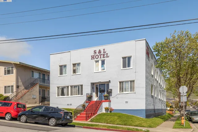 a car parked in front of a white house