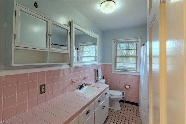 $319,900 | 246 Fairview Avenue, Mount Airy, NC 27030
