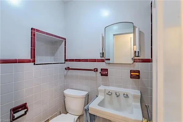 $319,400 | 246 Fairview Avenue, Mount Airy, NC 27030