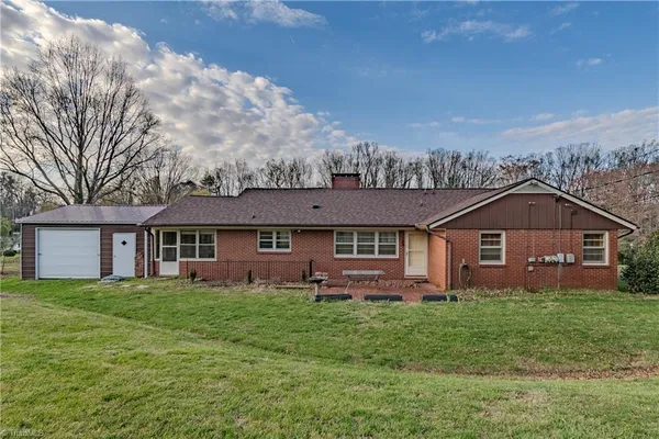 $319,400 | 246 Fairview Avenue, Mount Airy, NC 27030