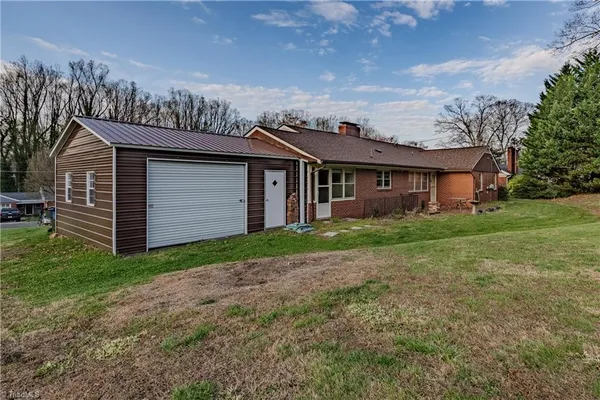 $319,400 | 246 Fairview Avenue, Mount Airy, NC 27030