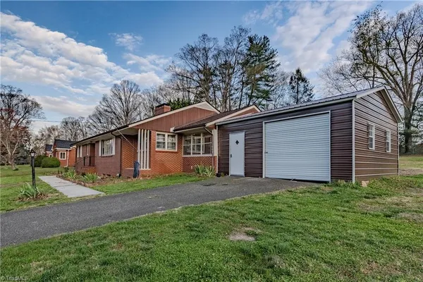 $319,900 | 246 Fairview Avenue, Mount Airy, NC 27030