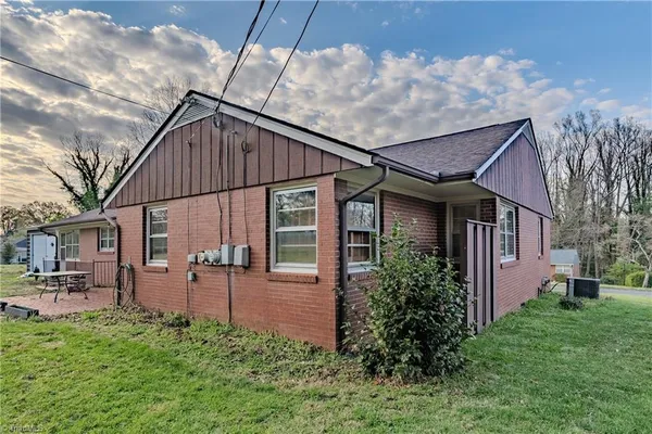$319,900 | 246 Fairview Avenue, Mount Airy, NC 27030