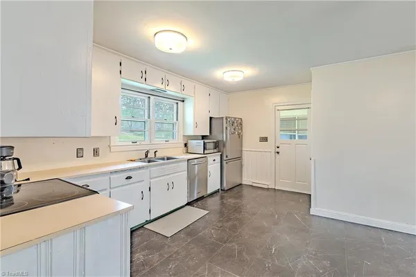 $319,400 | 246 Fairview Avenue, Mount Airy, NC 27030