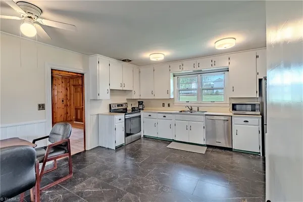 $319,400 | 246 Fairview Avenue, Mount Airy, NC 27030