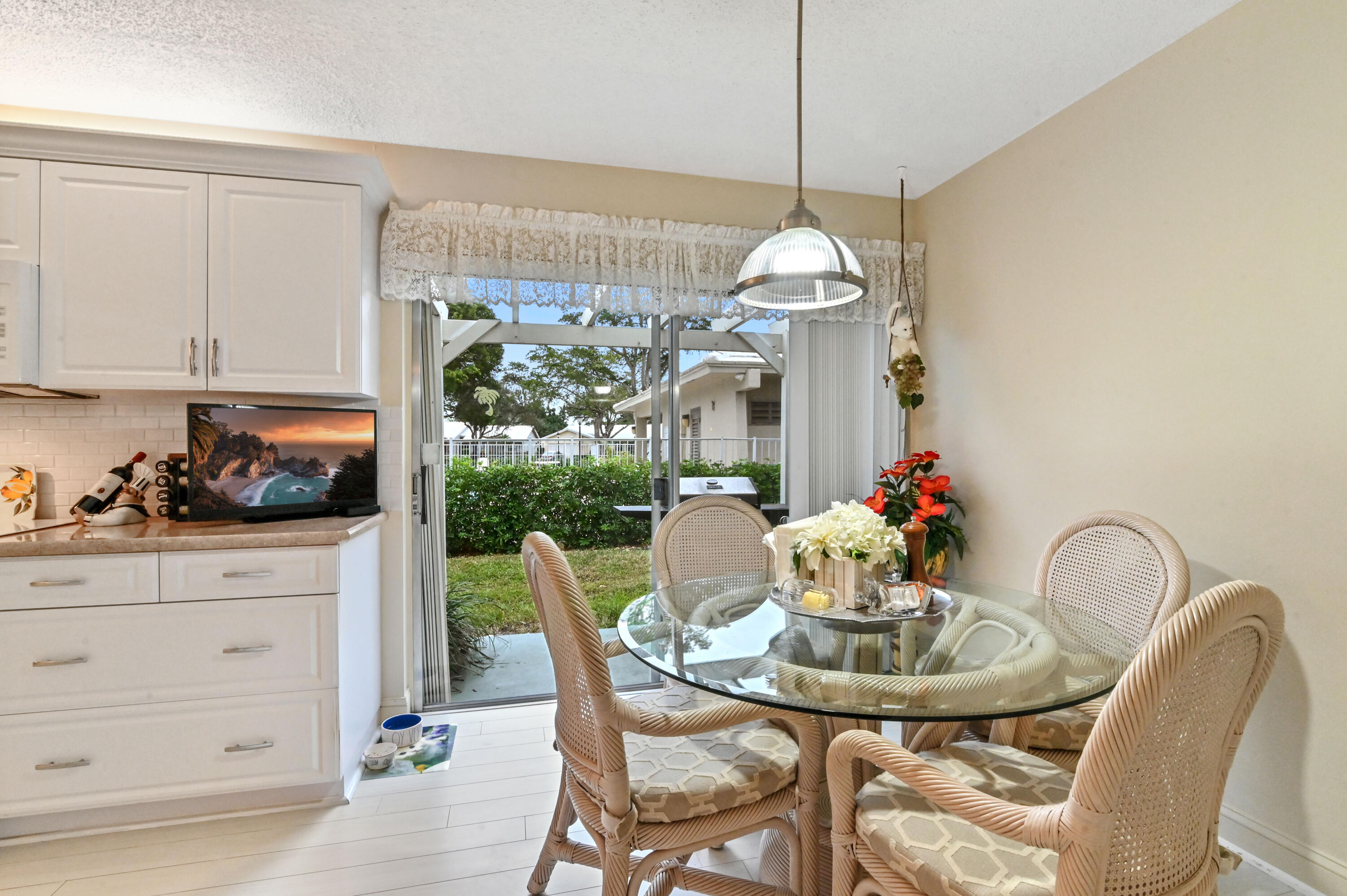22151 Cameo Drive East Boca Raton, FL 33433 - Photo 13 of 30 13 Kitchen Sitting Area 01