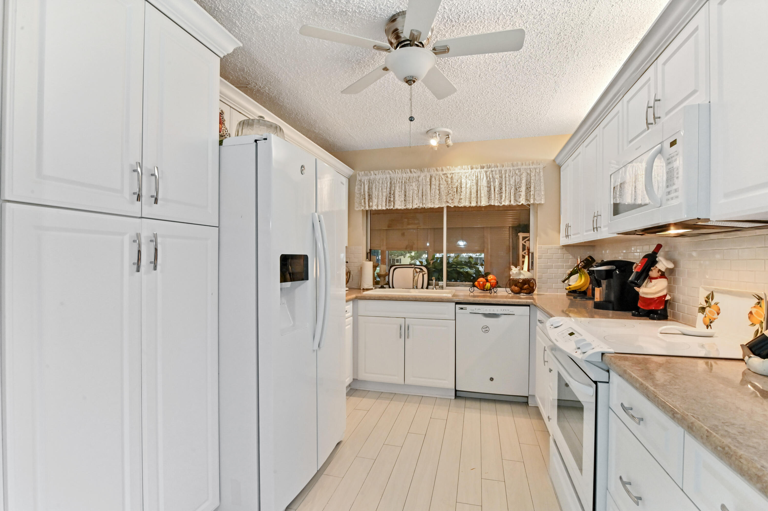22151 Cameo Drive East Boca Raton, FL 33433 - Photo 15 of 30 14 kitchen 01