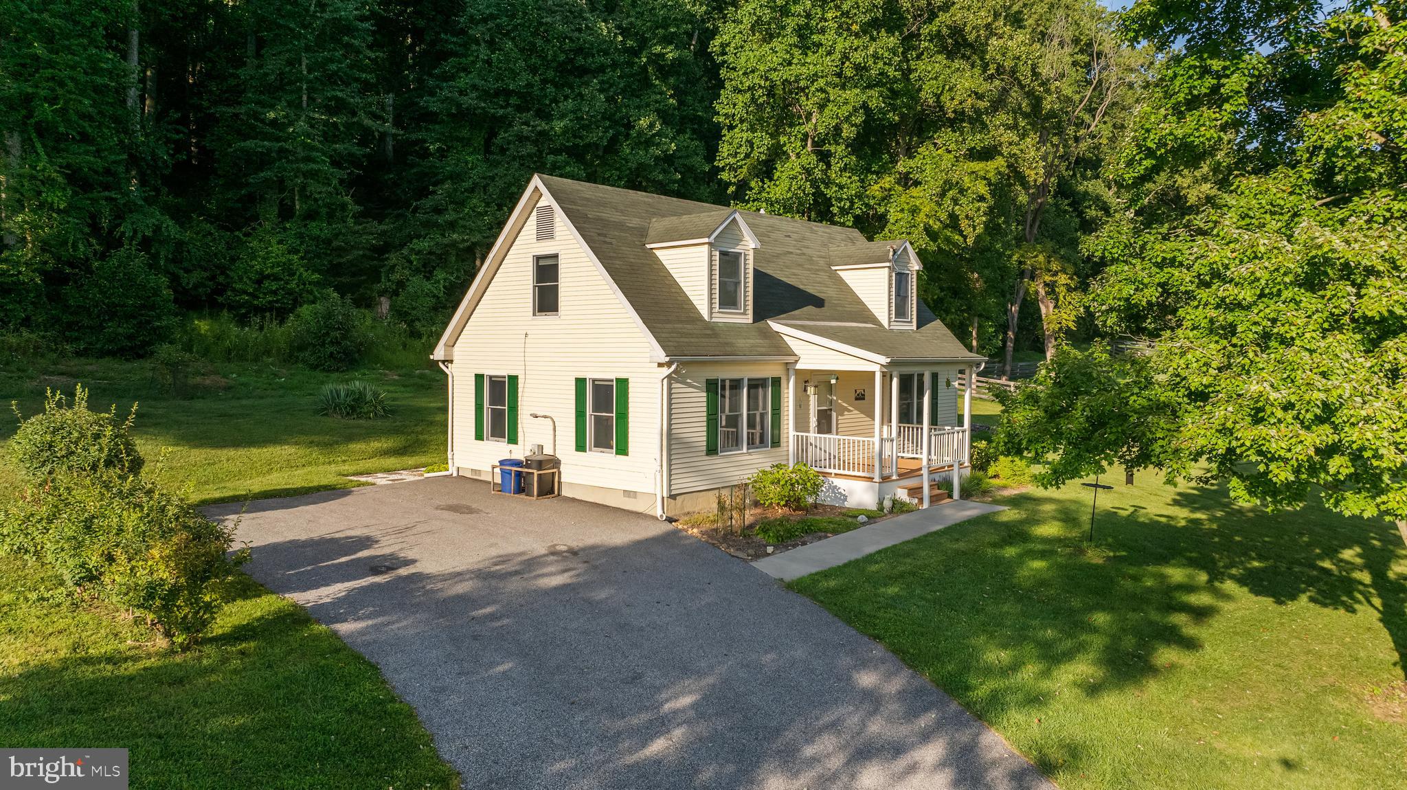 14921 Tanyard Road Sparks Glencoe, MD 21152 - Photo 121 of 150 a front view of a house with garden