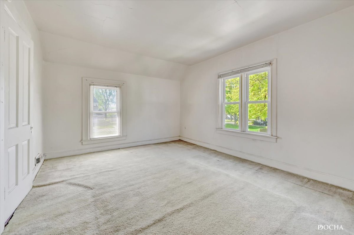 321 Fulton Street West Chicago, IL 60185 - Photo 12 of 21 an empty room with windows